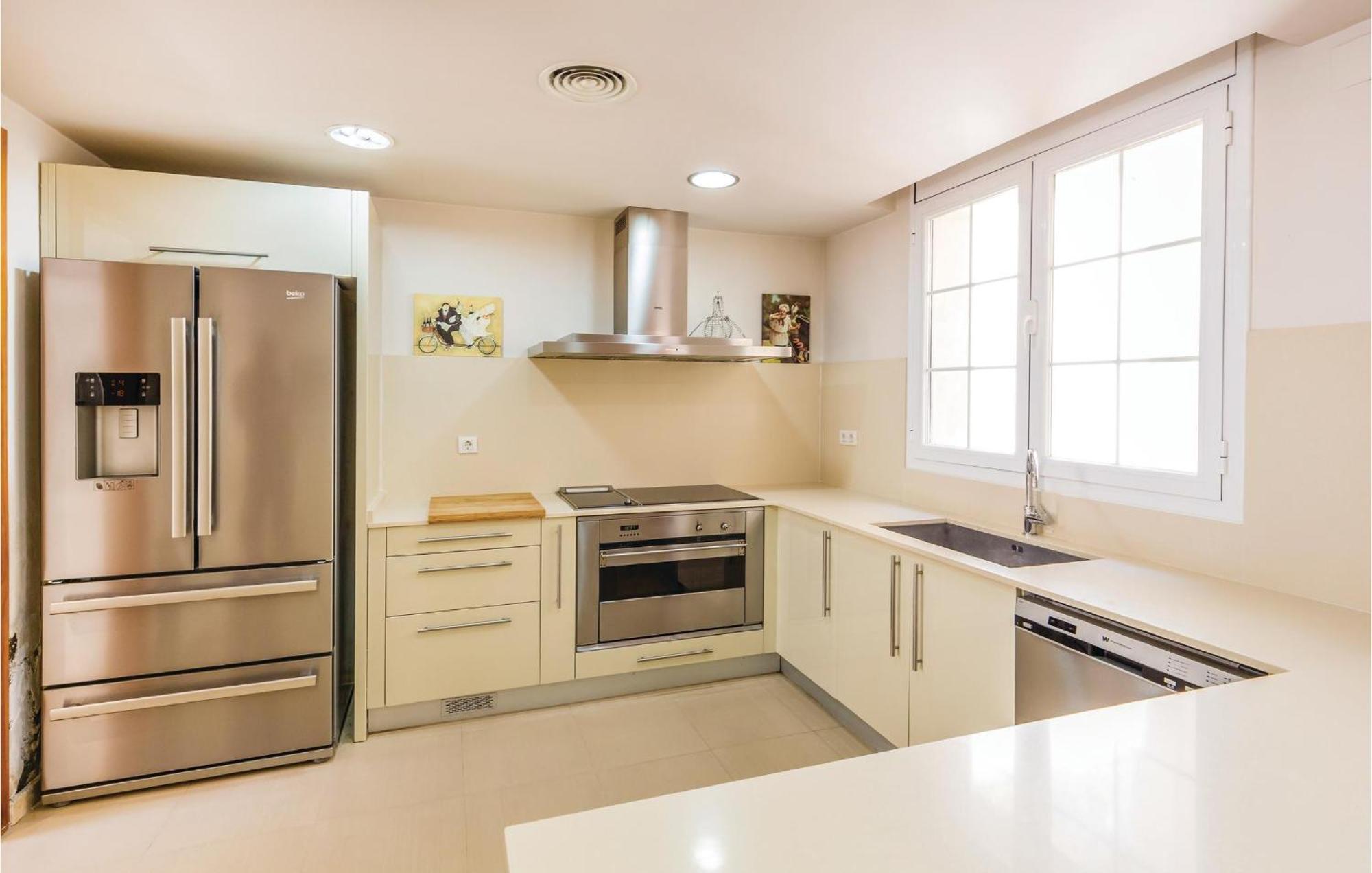Nice Home In Cabrils With House A Mountain View Ngoại thất bức ảnh