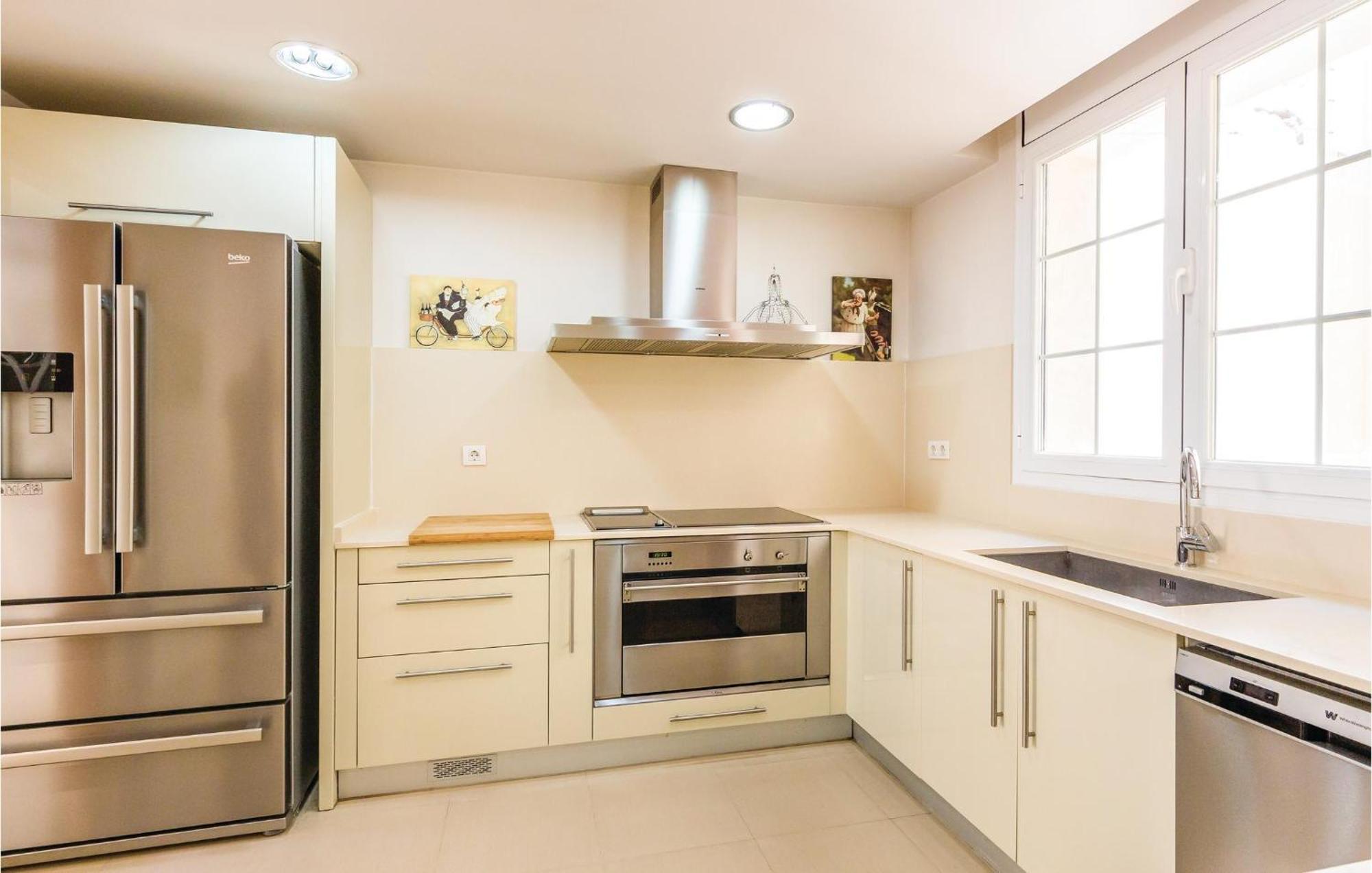 Nice Home In Cabrils With House A Mountain View Ngoại thất bức ảnh
