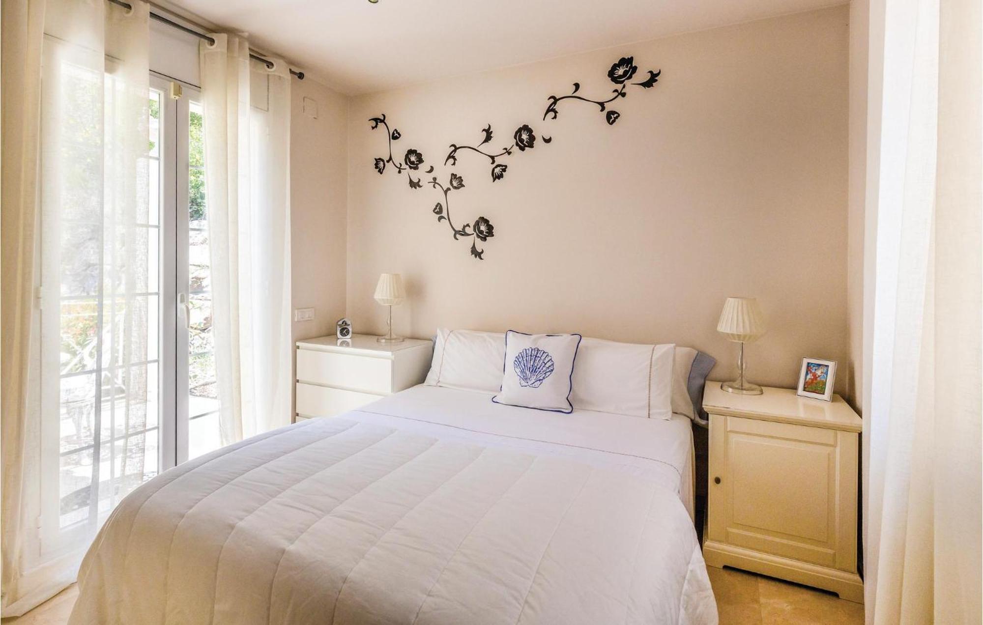 Nice Home In Cabrils With House A Mountain View Ngoại thất bức ảnh