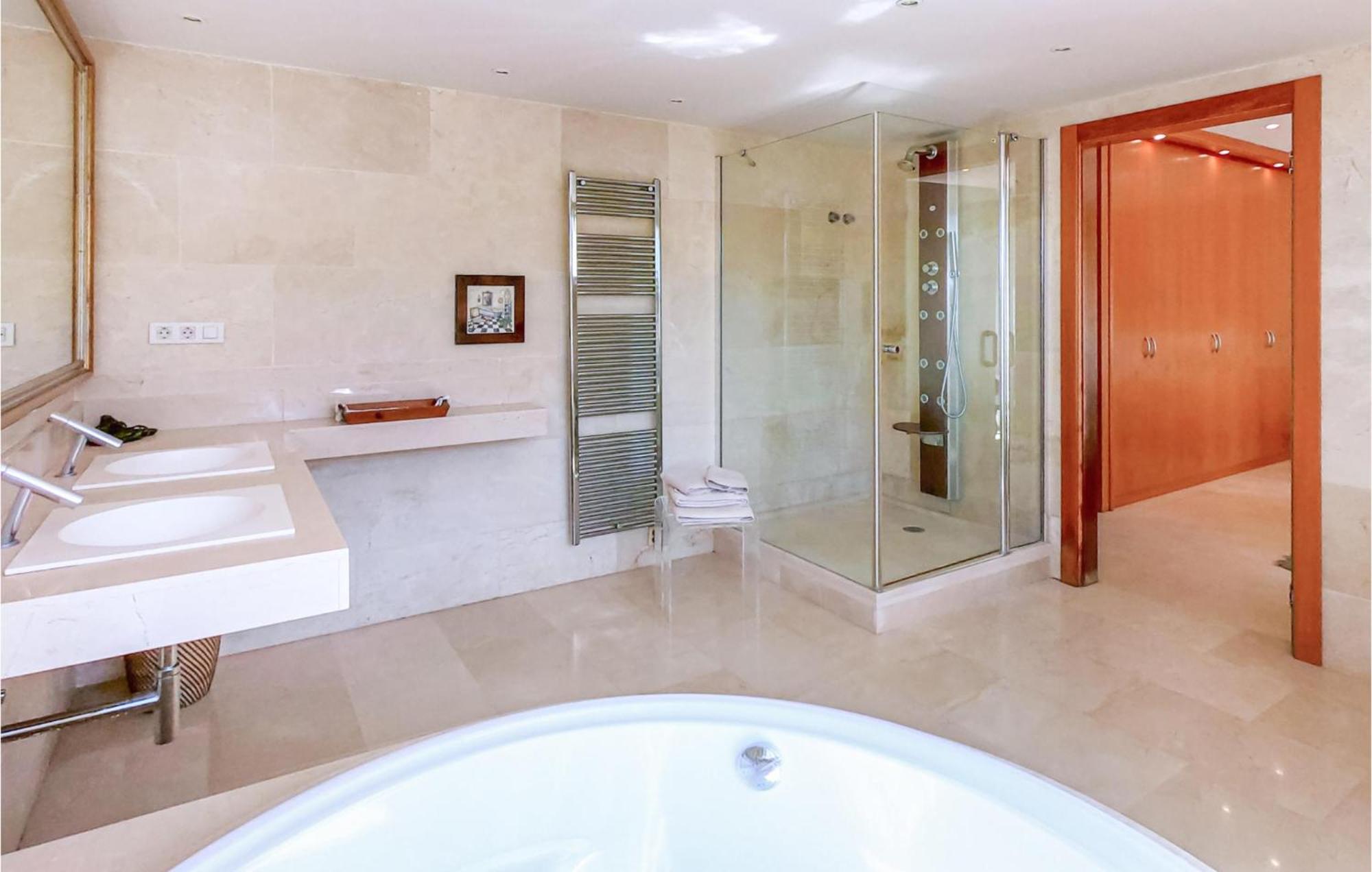 Nice Home In Cabrils With House A Mountain View Ngoại thất bức ảnh