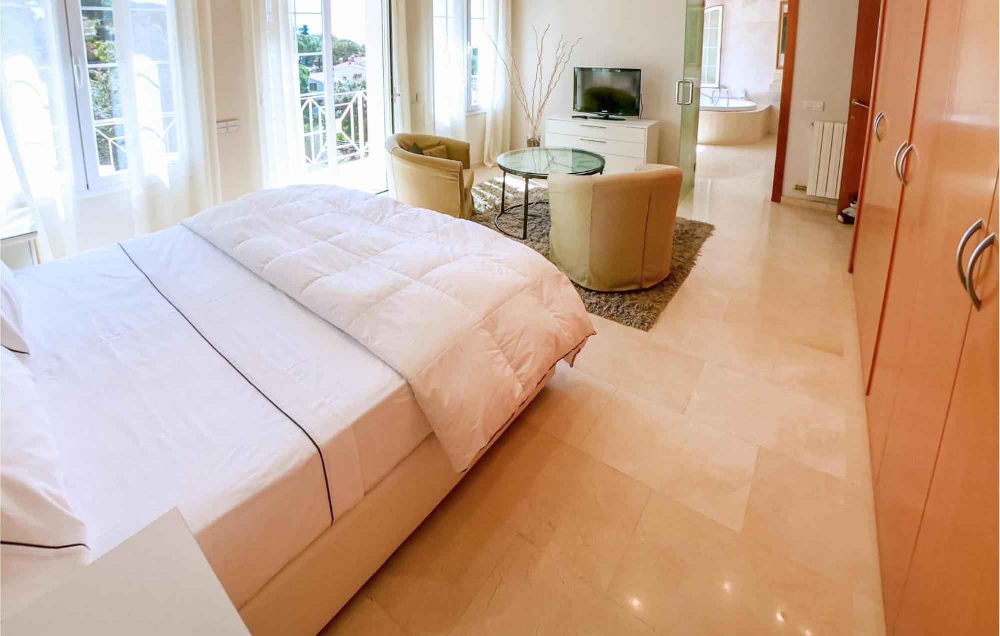Nice Home In Cabrils With House A Mountain View Ngoại thất bức ảnh