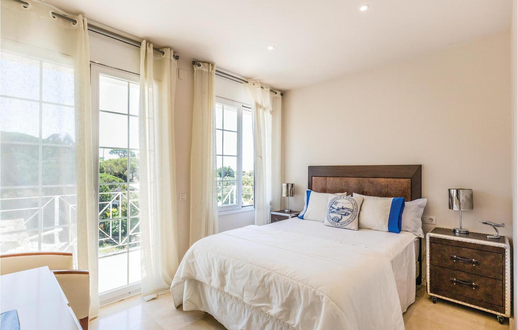 Nice Home In Cabrils With House A Mountain View Ngoại thất bức ảnh