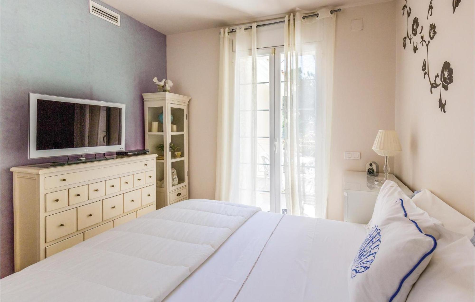 Nice Home In Cabrils With House A Mountain View Ngoại thất bức ảnh