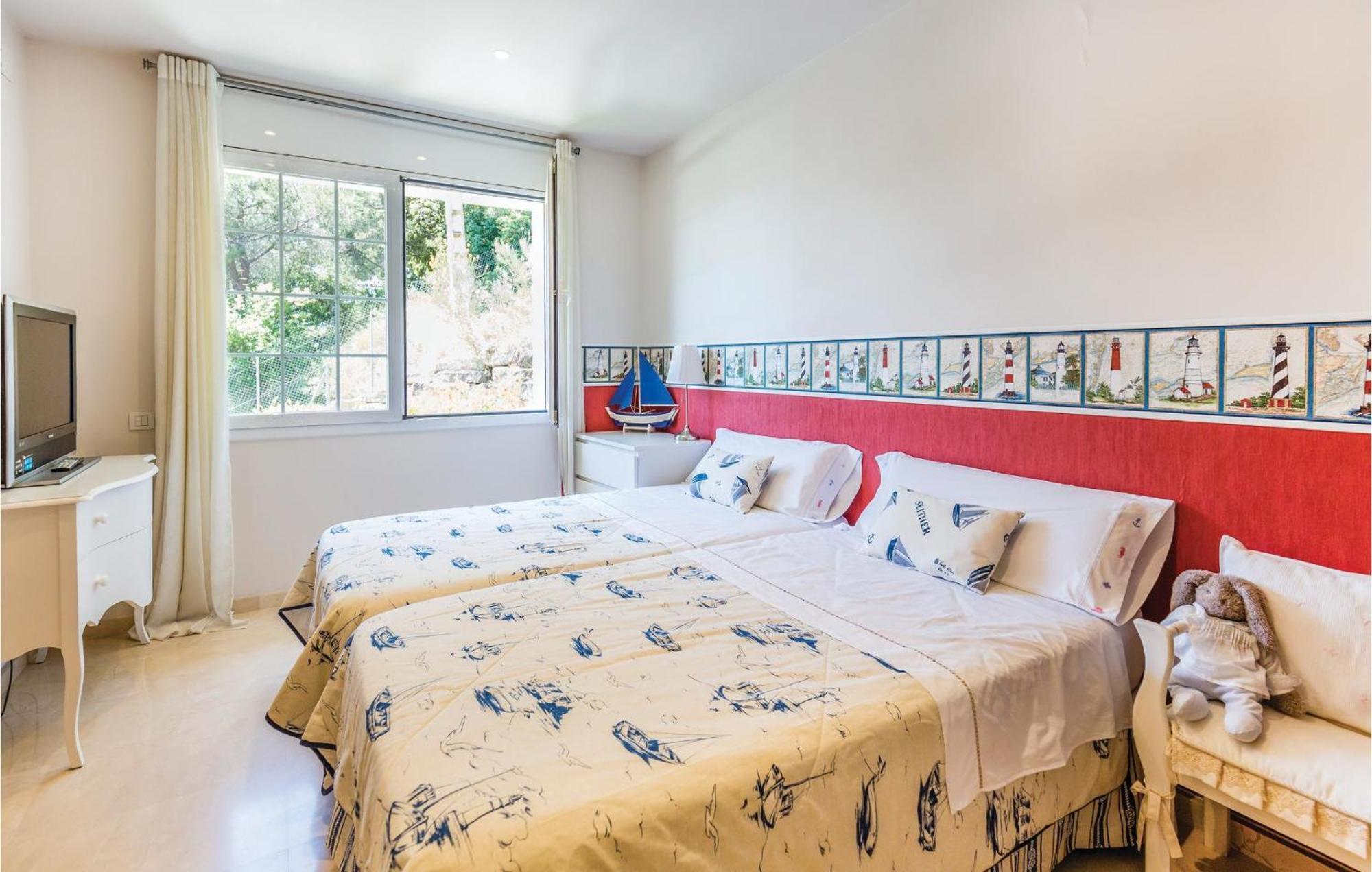 Nice Home In Cabrils With House A Mountain View Ngoại thất bức ảnh